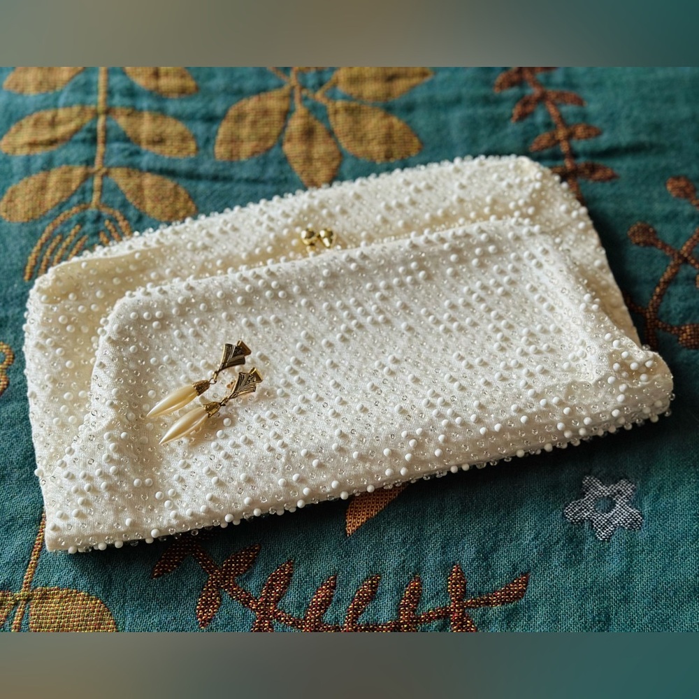 Vintage art deco style folding embellished clutch and faux pearl earring set - Picture 2 of 15